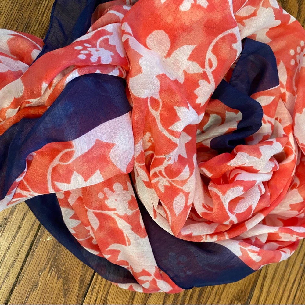 Scarf / Can Be Worn as a Wrap